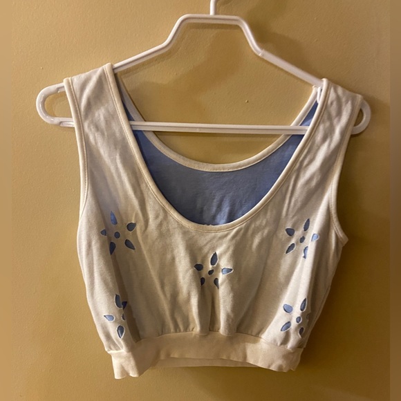 1980’s crop top white & blue with cut out pattern size medium - Picture 2 of 5
